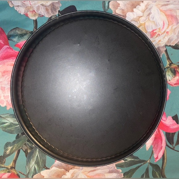 3 Non-Stick Steel Baking Pans Trio - Donut Pan, Bundt Pan, and Pie Pan Set - Picture 10 of 11